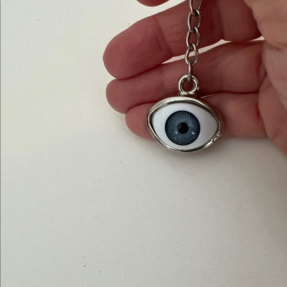 EVIL EYE Metallic Key Holder Silver-tone with blue eye - Picture 2 of 5
